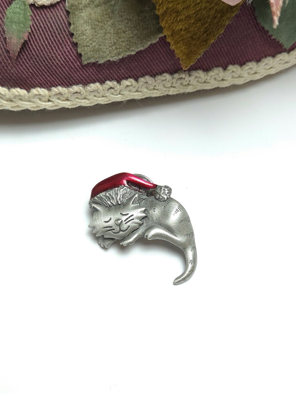 Vintage JJ Silver Cat & Red Enamel Holiday Hat Pin Sweater Pin Jonette Jewelry